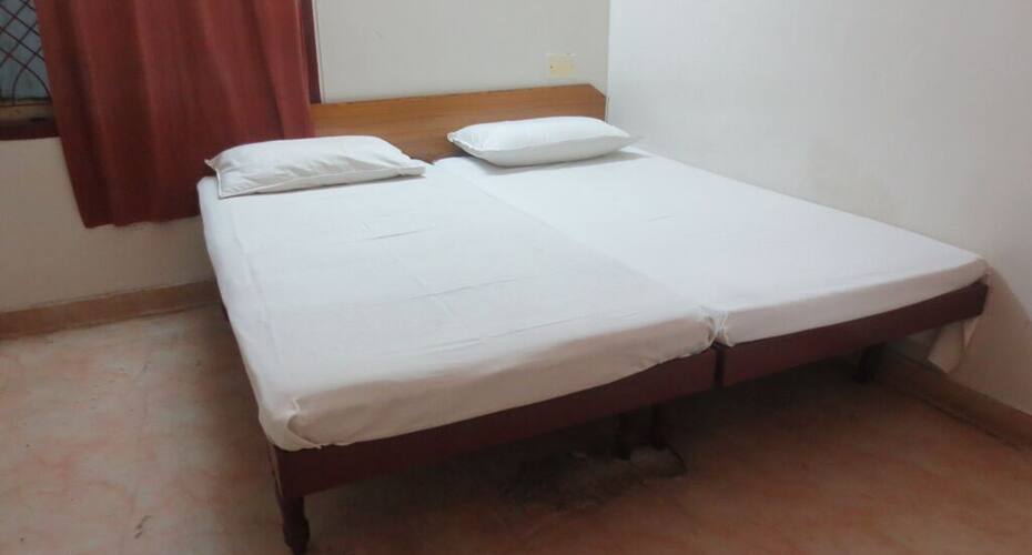 P S R Deluxe Lodge, Kuppam 3